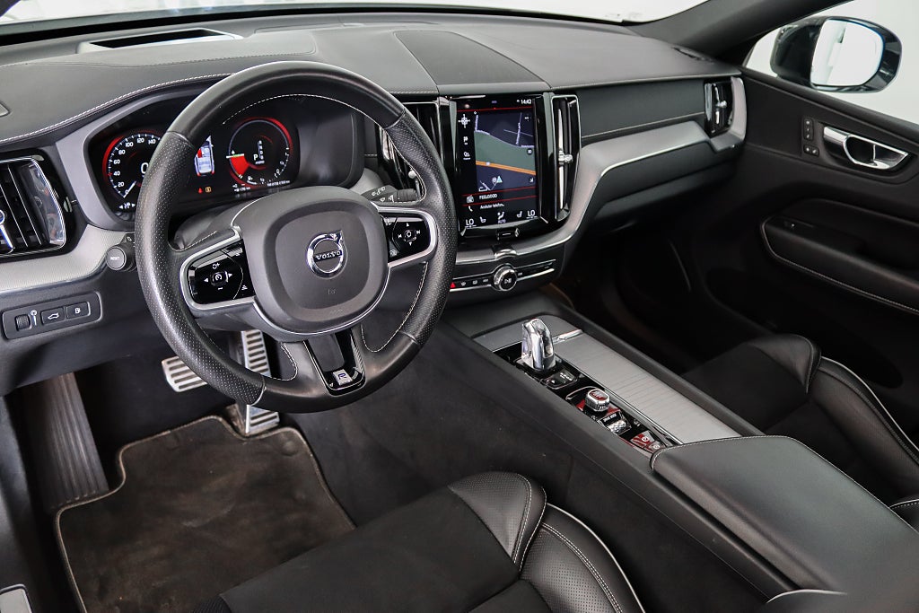 Volvo XC60 Recharge T8 AWD R-Design Lounge Pano Värmare Drag