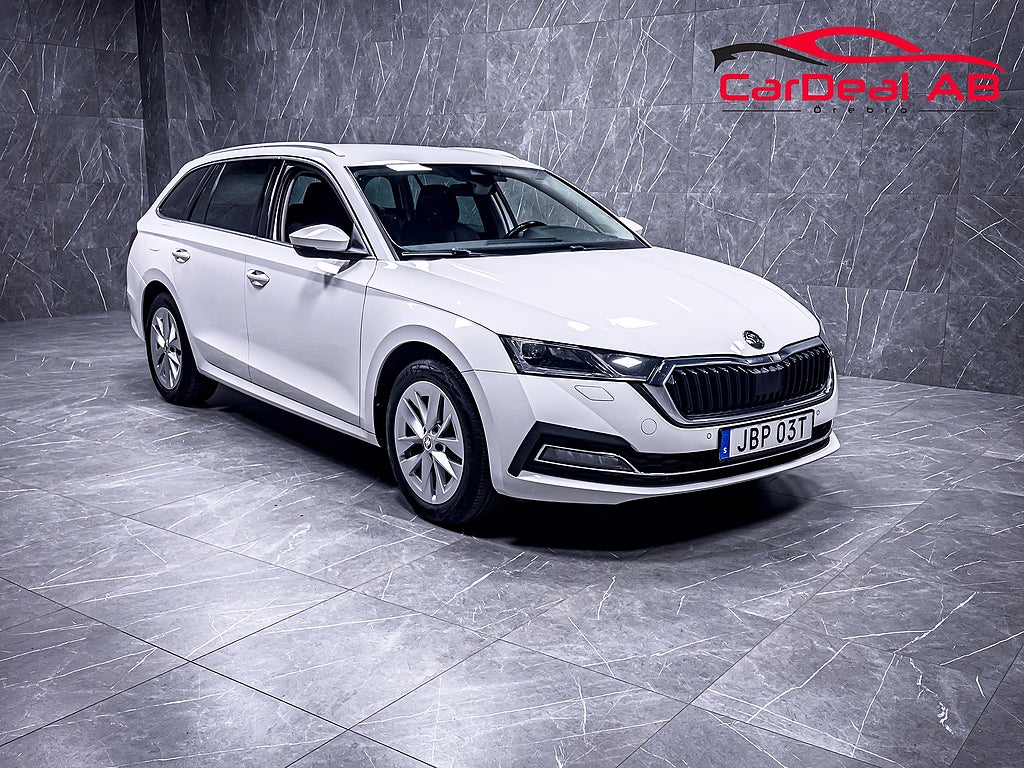 Skoda Octavia Kombi iV Cockpit Värmare Kamera Ambient CarPlay MOMS