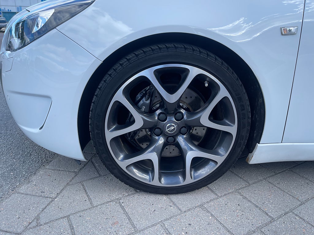 Opel Insignia OPC Sports Tourer 2.8 V6 Turbo 4x4 OPC 325 hk *RECARO*