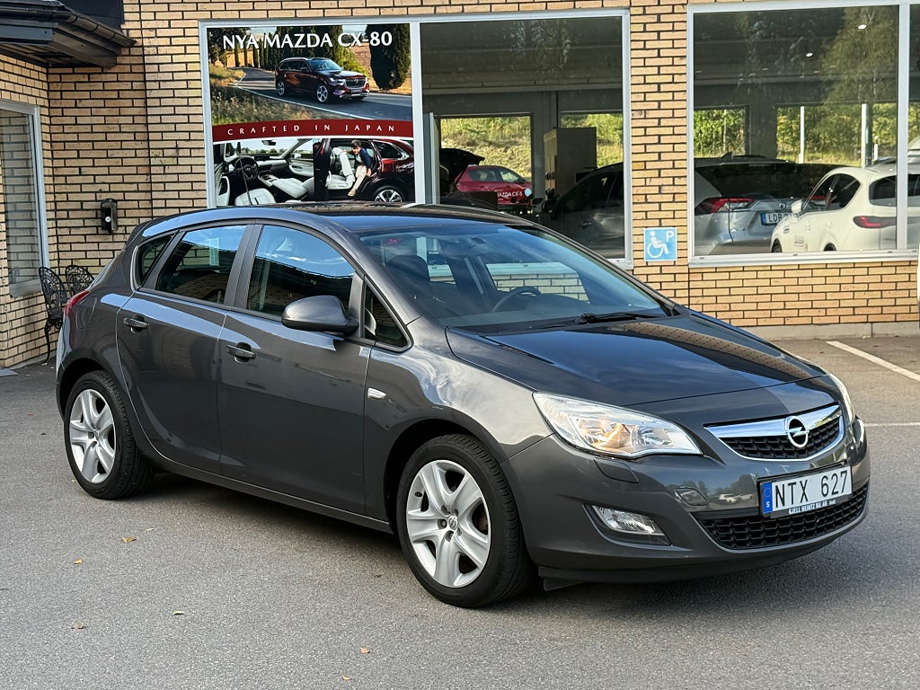 Opel Astra Enjoy 1.6 MT5 (115hk) Vinterhjul / Ny kamrem / 1-Ägare