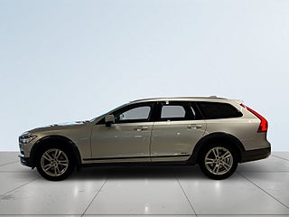 Volvo V90 Cross Country D4 AWD Pro Mvärme Dvärme Dragkrok Backkamera S&V-däck – bild 4