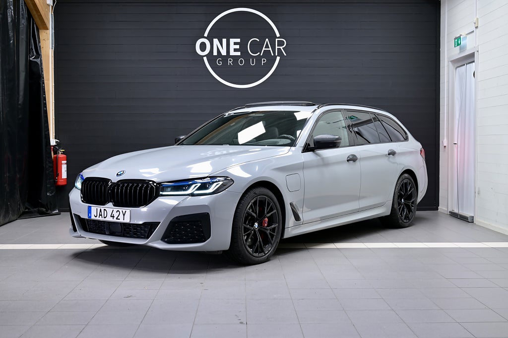 BMW 530e xDrive Touring M Sport Pro Pano HuD Minne Drag H/K