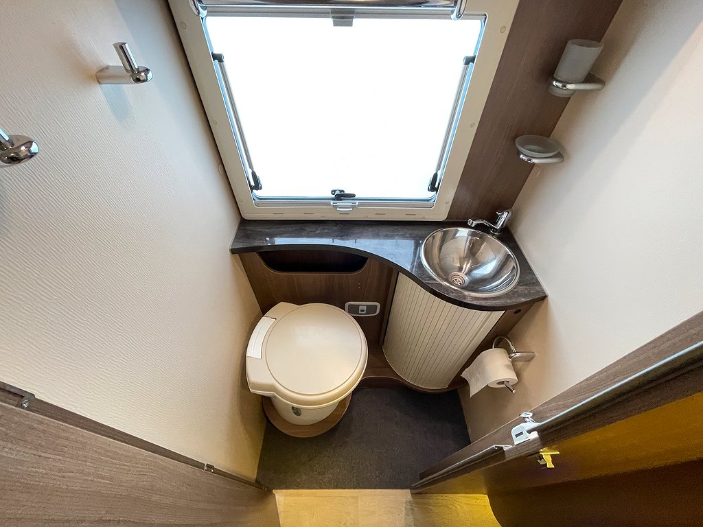 Chausson Welcome 99 / Taksäng / Solcell / Ugn / Kamera / DB - Chausson