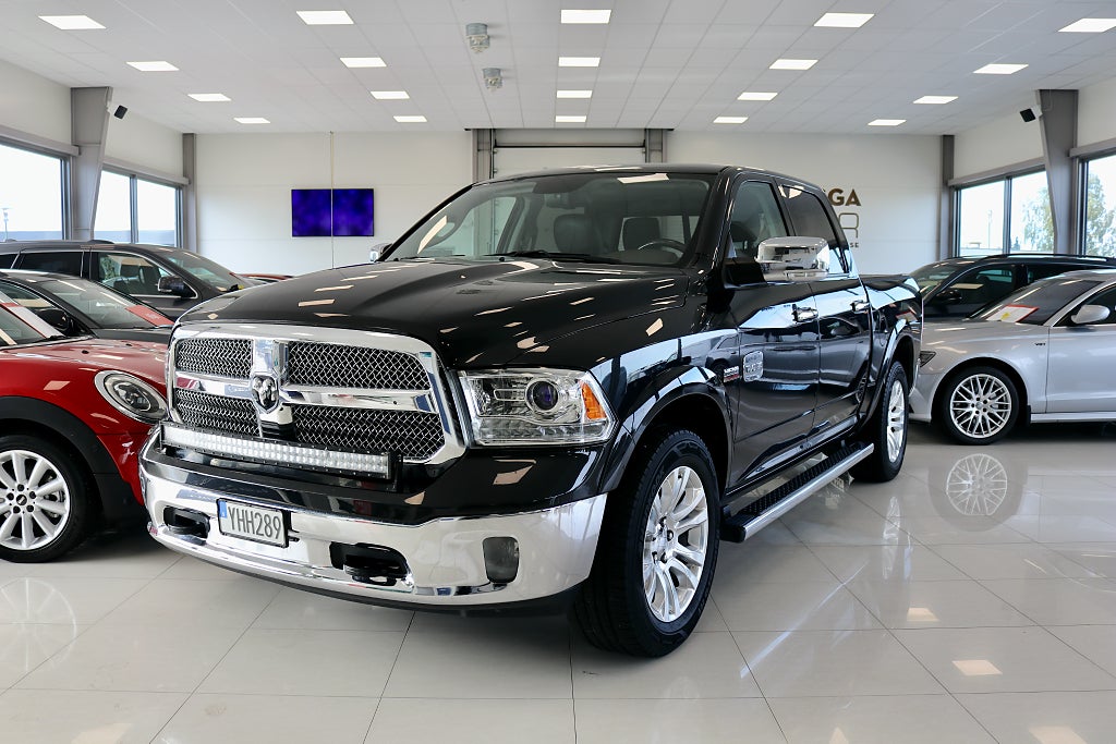 RAM 1500 Dubbelhytt 5.7 V8 HEMI 4x4 TorqueFlite LONGHORN Moms Se