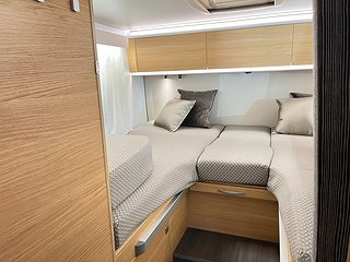 Husbil-alkov Adria CORAL XL 660 SL 13 av 21