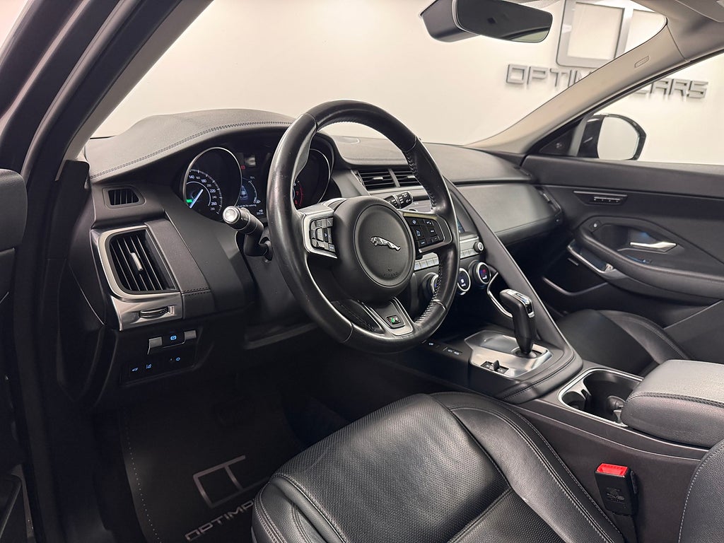 Jaguar E-PACE P200 AWD Svensksåld Black EDT. Meridian Navi LED bild 3