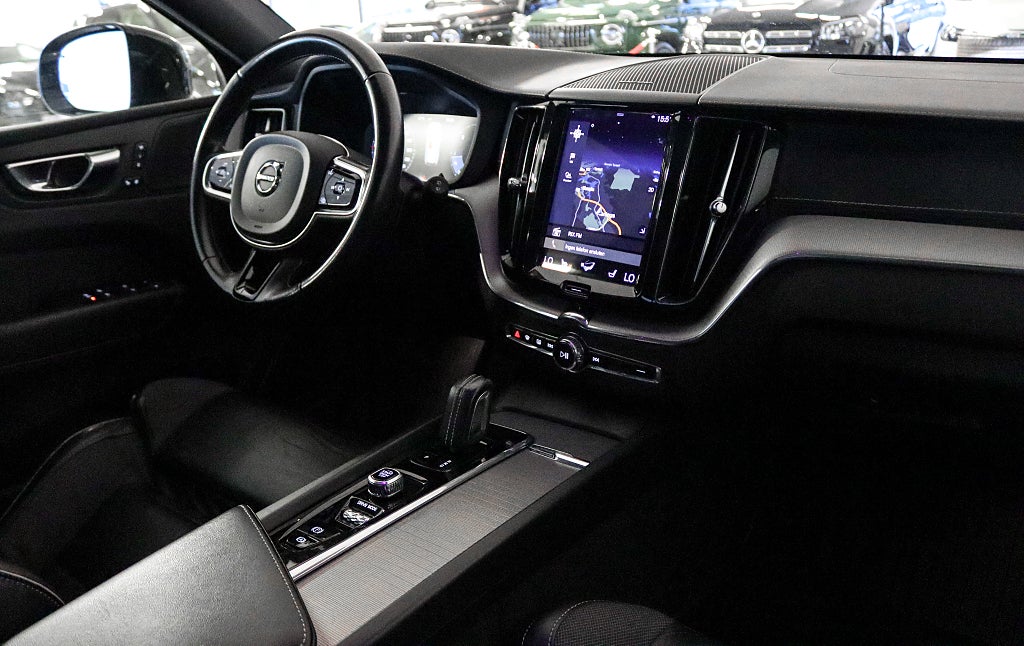 Volvo XC60 B5 AWD R-Design H/K Panorama HuD 360° Dragkrok VOC