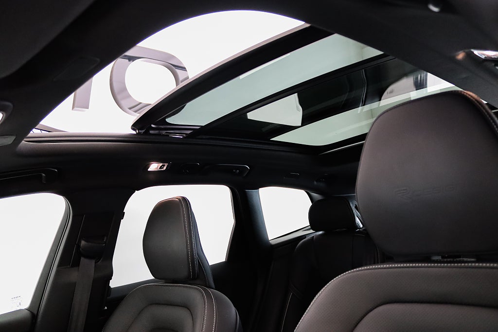 Volvo XC60 Recharge T8 AWD R-Design Lounge Pano Värmare Drag