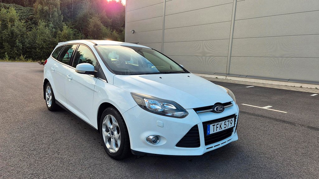 Ford Focus Kombi 1.0 EcoBoost Titanium Nybes/Kamrem 125 hk 