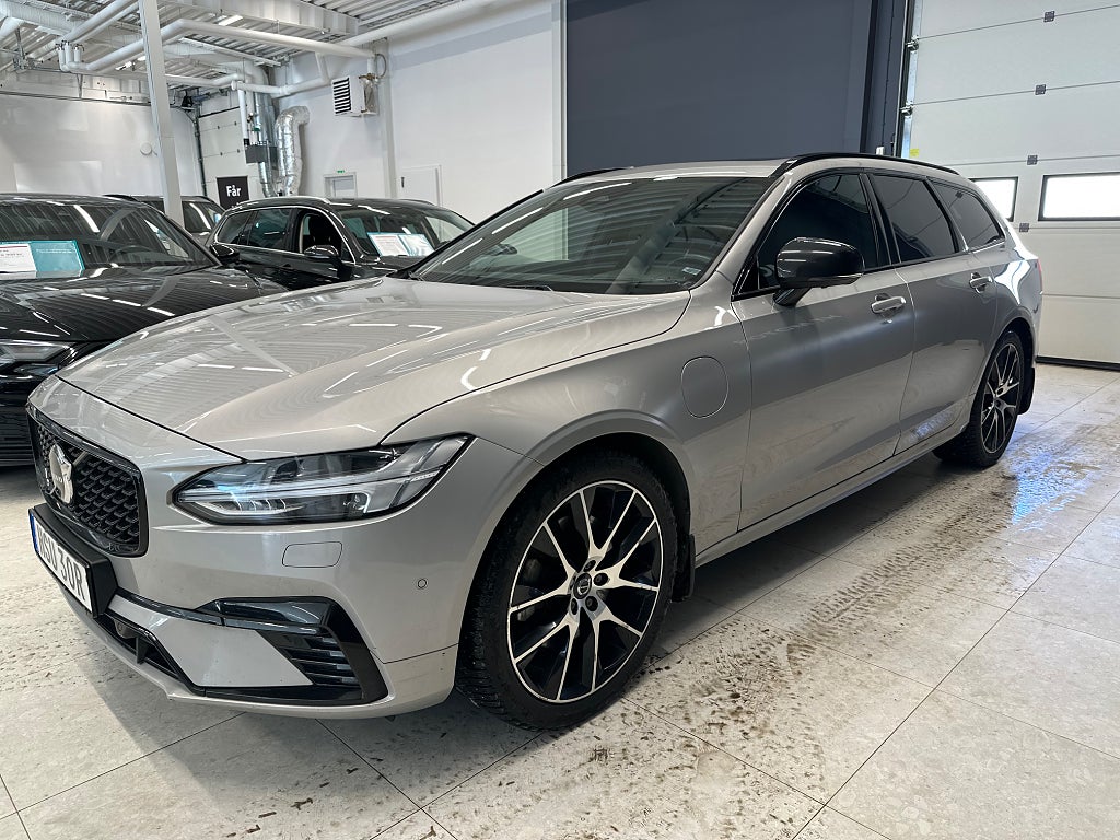 Volvo V90 T6AWD/Ultimate Dark/Luft/360-Kamera/Drag/Pano 4.99%