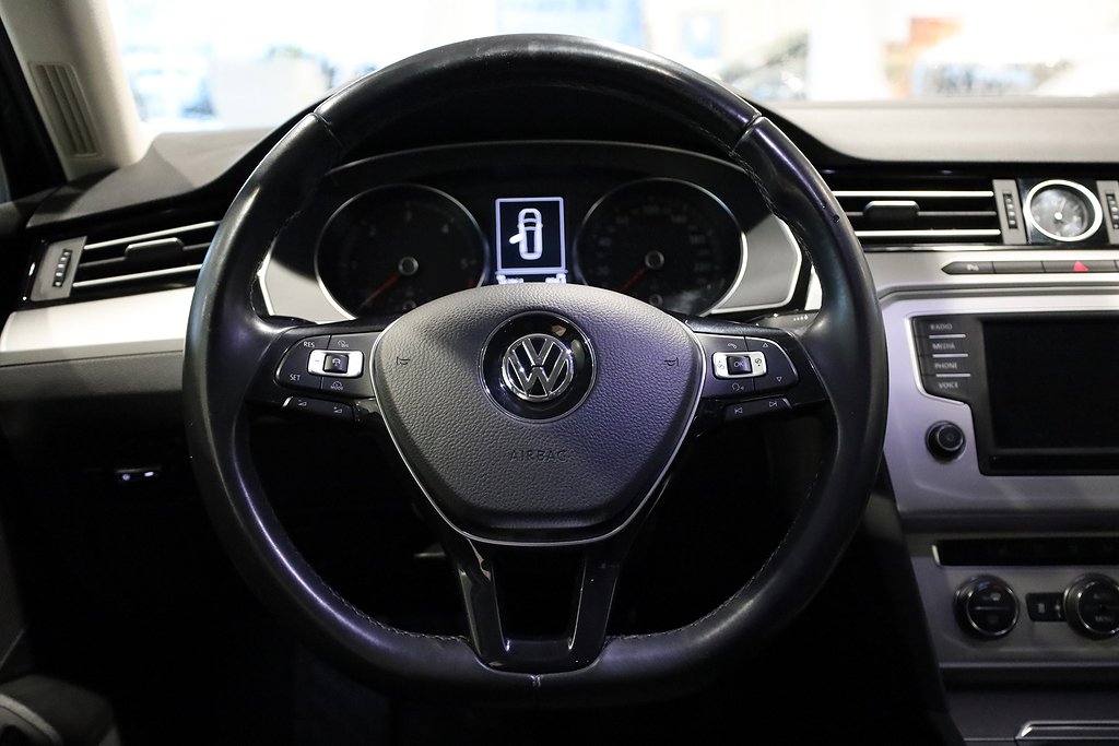 Volkswagen Passat 2,0 TDI 150hk Sportscombi Värmare Drag 2017