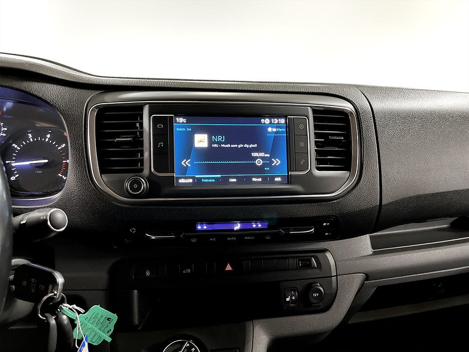 Bild på Peugeot Expert PRO+ 2.0 BHDi Aut L2 B-KAMERA DRAG 180hk