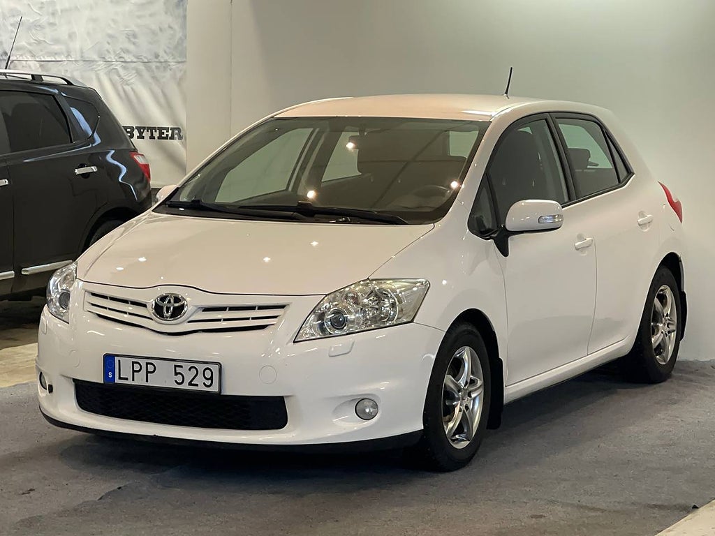 Toyota Auris 5-DÖRRAR 1.4 D-4D PLUS NY BESIKTAD NY SERVAD