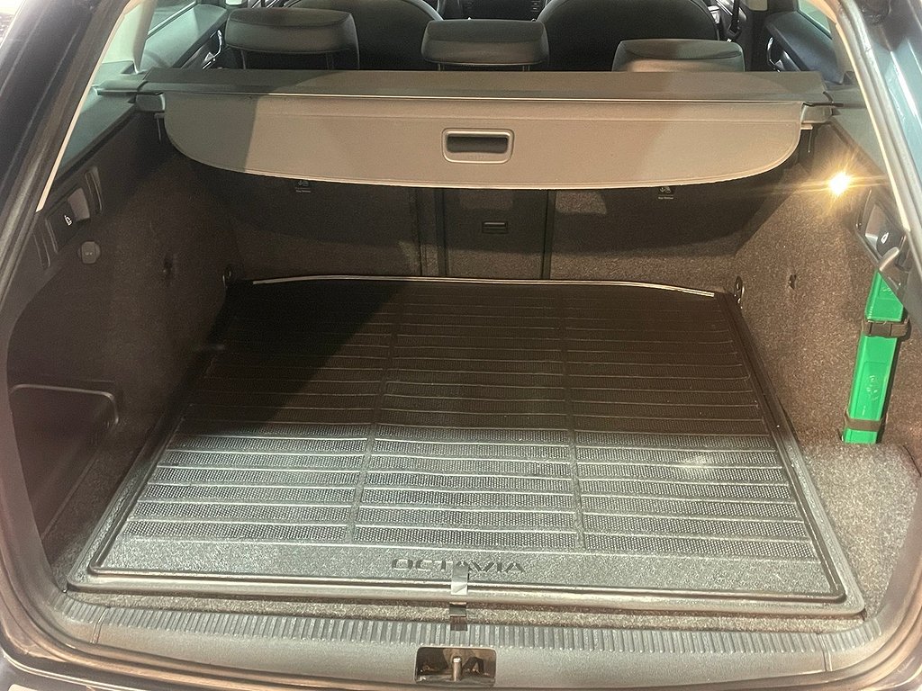Skoda Octavia 1.5 PREMIUM | STYLE | VÄRMARE | PANO | DRAG 2019