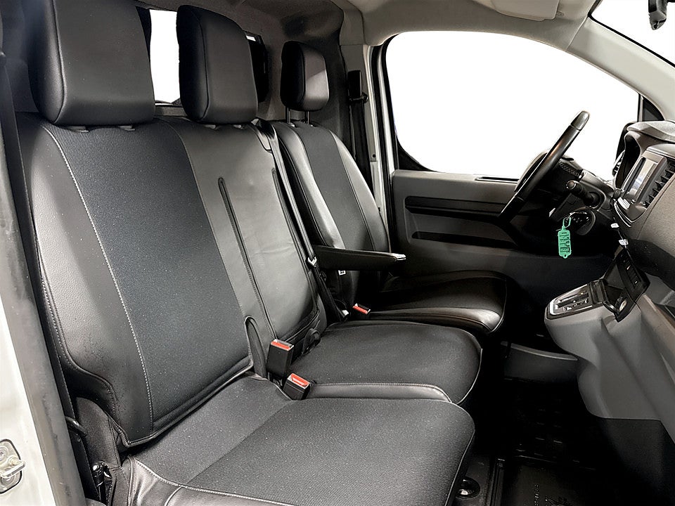 Bild på Peugeot e-Expert PRO+ L2 75kWh Aut INREDNING SKYDDSKLÄDSEL BACKKAMERA