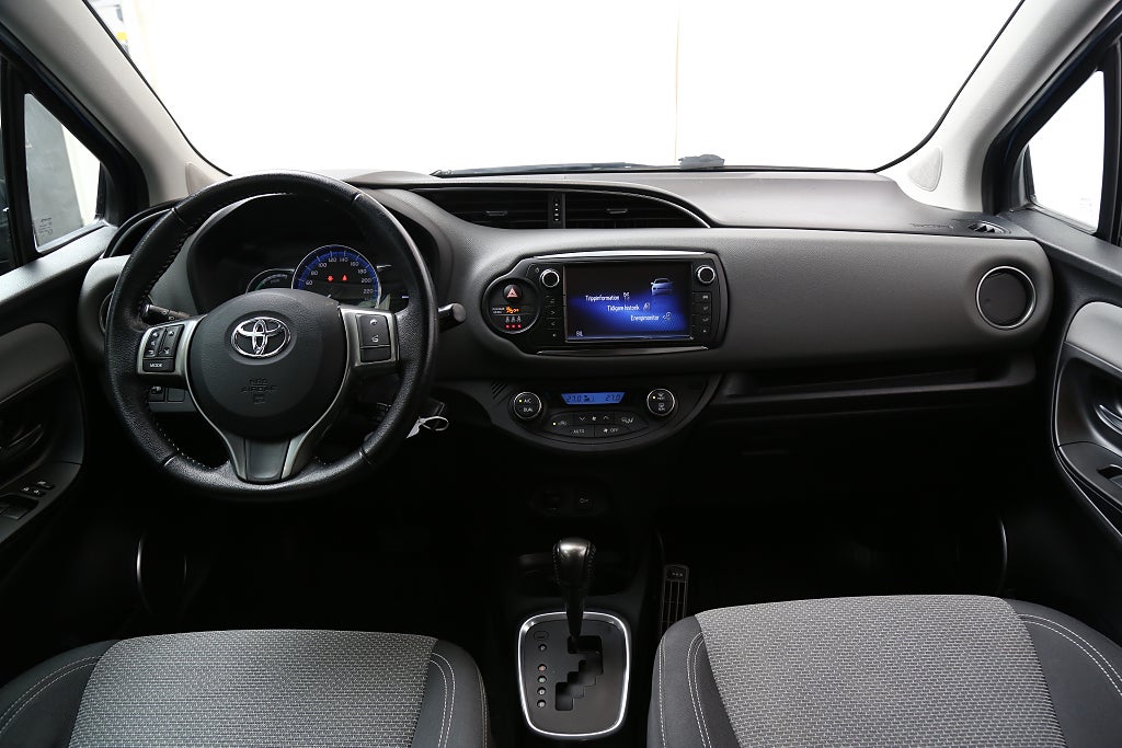 Toyota Yaris 1,5 VVT-i Hybrid e-CVT Active Kamera Motorvärmare 2015