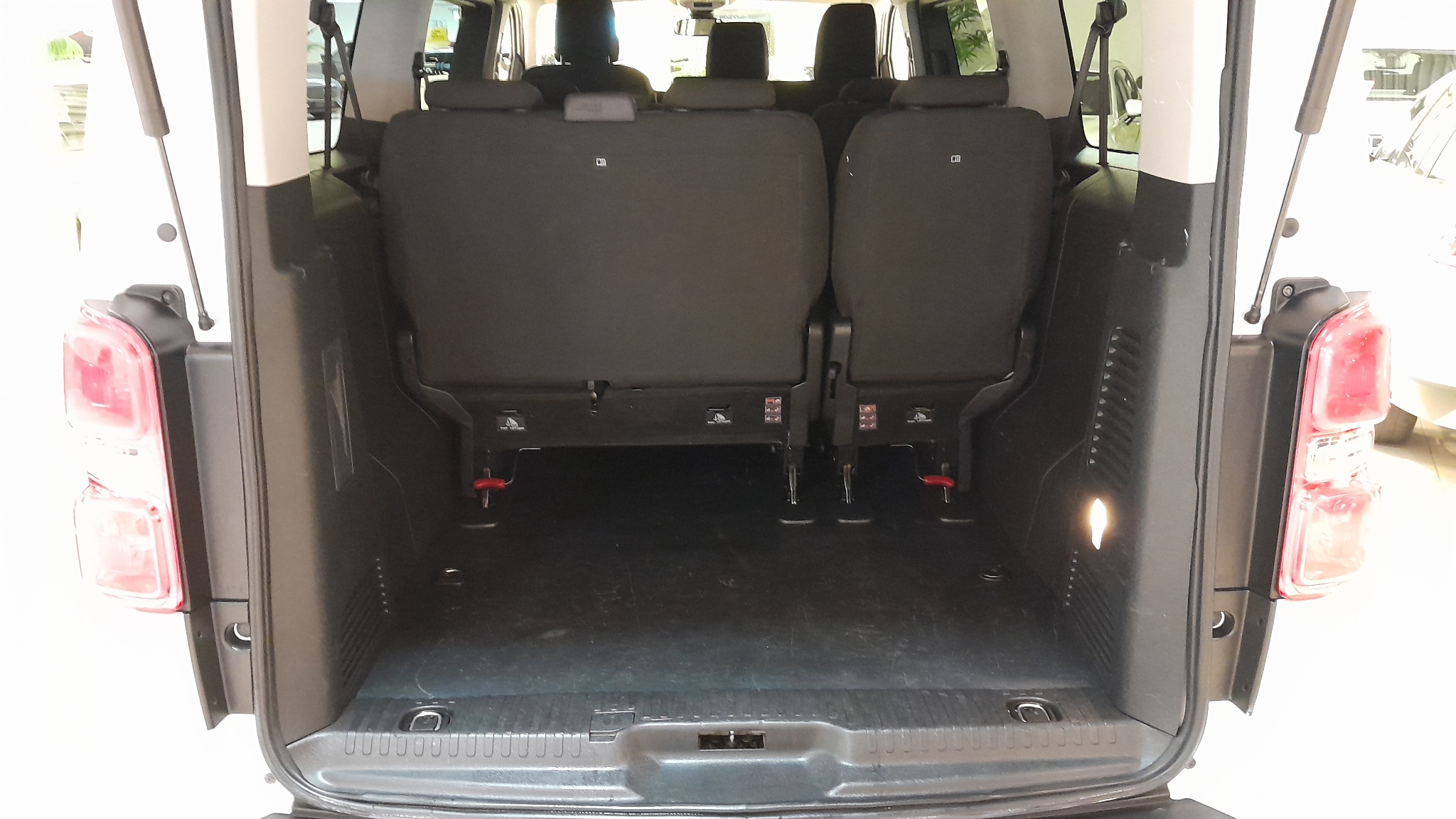 Peugeot Traveller 2020, bild 4/41