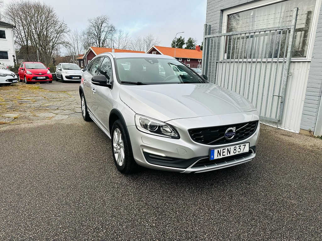 Volvo V60 Cross Country D4 190HK MOMENTUM / VOC