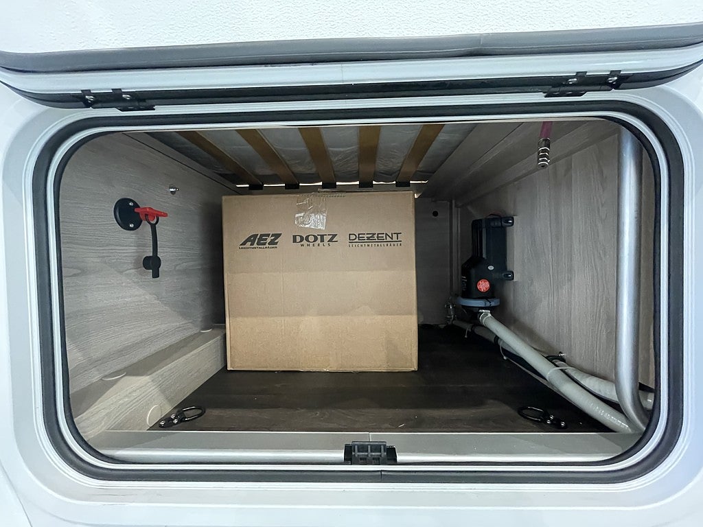 Kabe Classic 740 T / ALDE / Aut 180hk / 4400kg / Ugn / Badrum bak /  - Kabe