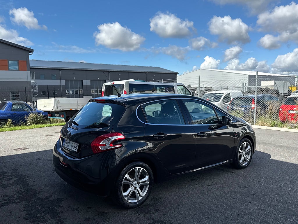 Peugeot 208 Peugeot 208 Sport 1.2 ** Ny servad ** Års skatt 360kr