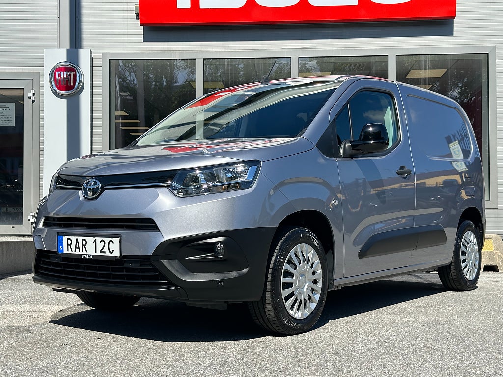 Toyota ProAce City 1.5D | Komfortvägg | Låga mil | Backkamera | Moms