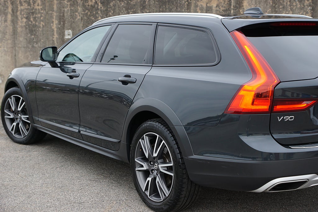 Volvo V90 Cross Country D4 AWD Pro 1-Brukare Drag Värmare Fullservad V