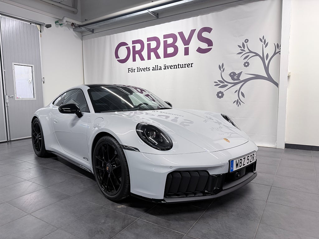Porsche 911 Carrera 4 GTS PDK 541hk, Lyft, 18-vägs, Glastak, Moms 