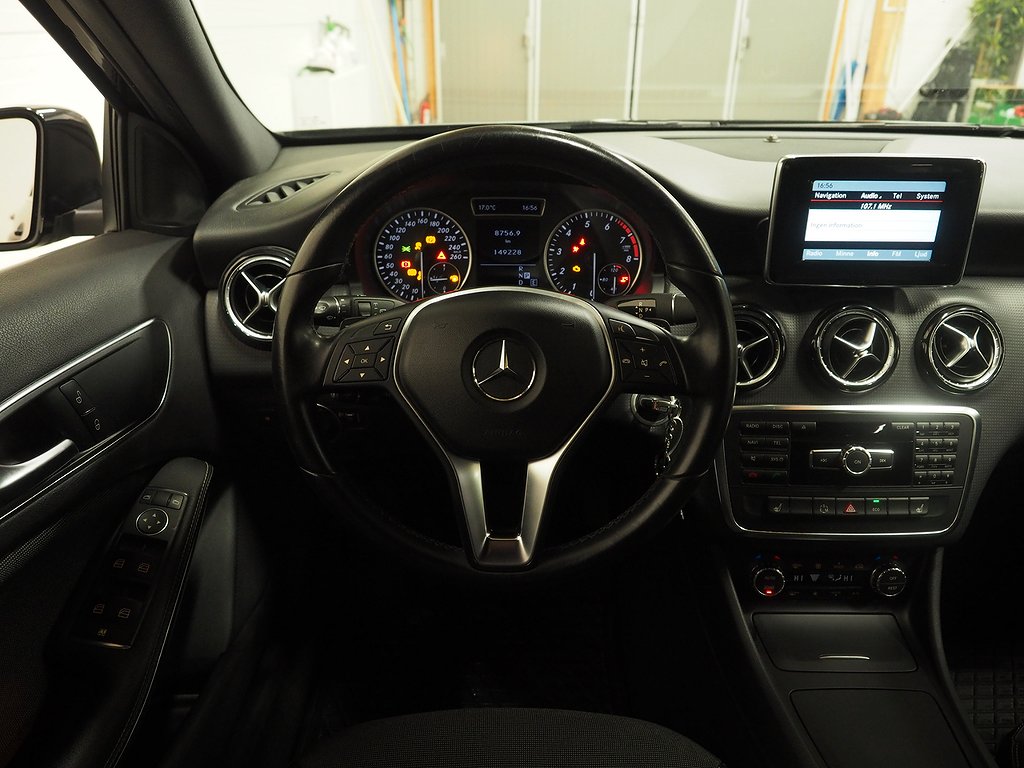 Mercedes-Benz A 250 7G-DCT 211hk Automat Style | Navi 2013