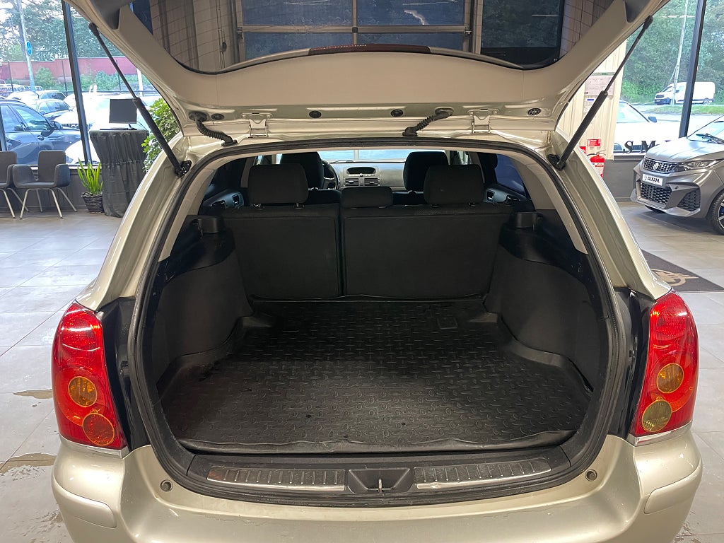 Toyota Avensis Kombi 2.0 D-4 VVT-i Manuell, 147hk, 2004