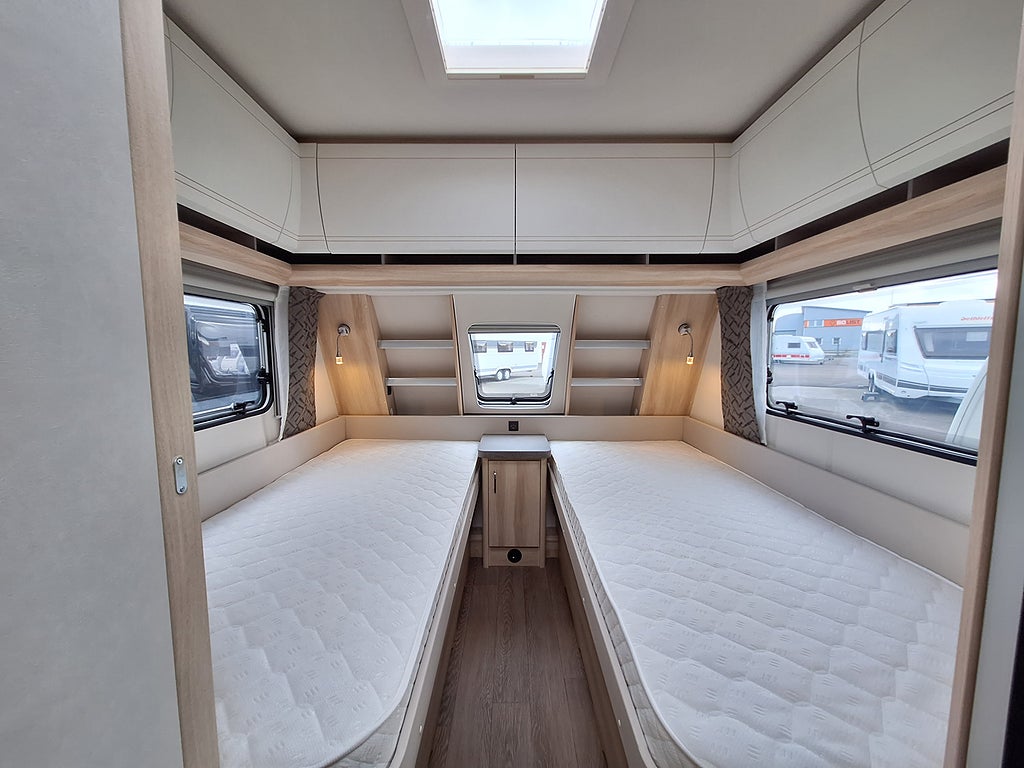 Hobby De Luxe 495 UL Långbädd, Mover, Boxmarkis