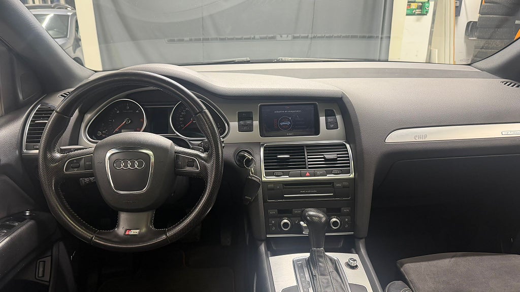 AUDI Q7 7-SEATER 3.0 TDI V6 QUATTRO TIPTRONIC | 239 ch | BVA | ATTELAGE | PANORAMAGLASTAK | NEUF SERV