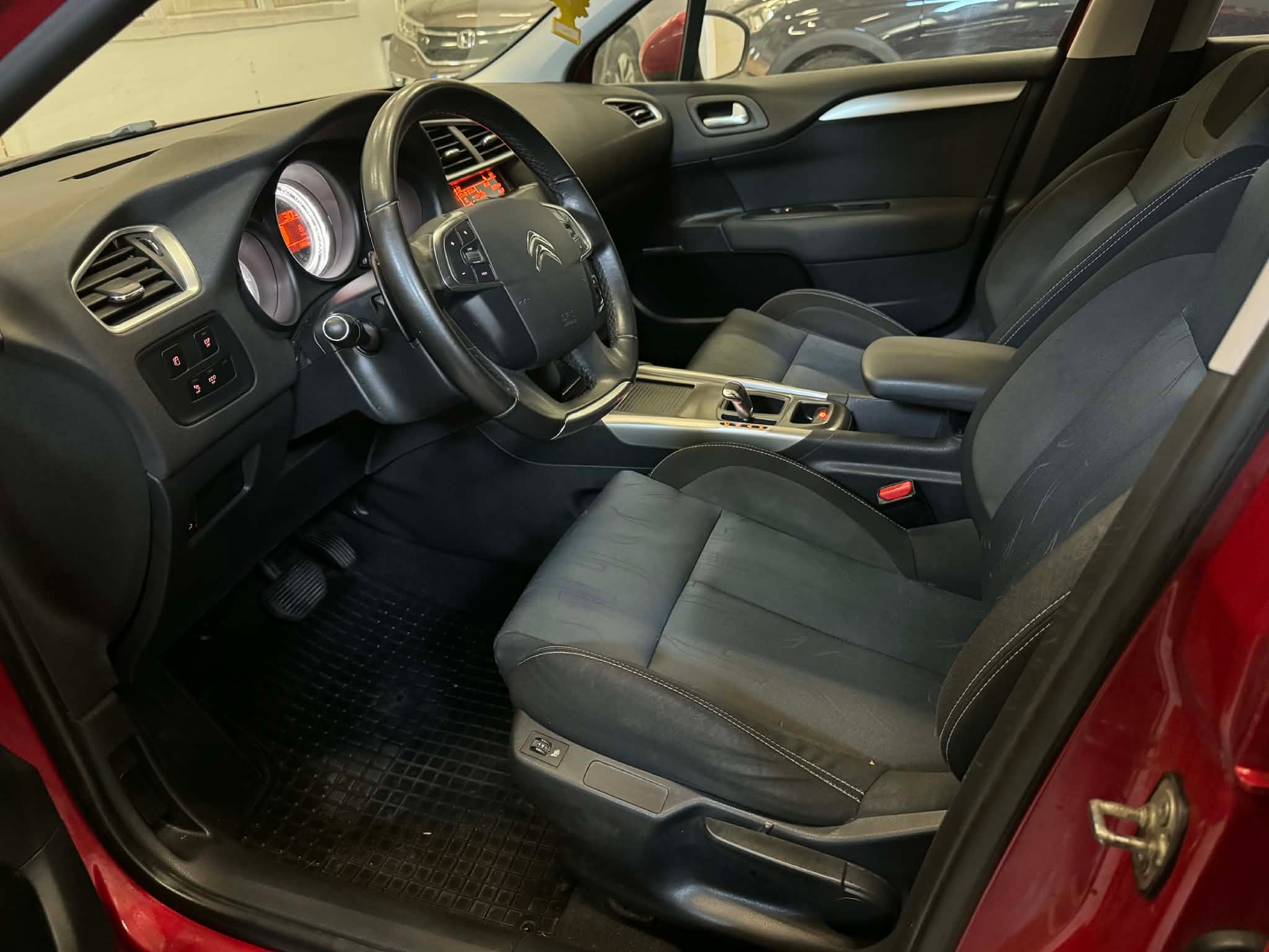 Citroen C4 1.6 e-HDi Airdream EGS Euro 5 2013, kuva 7/10