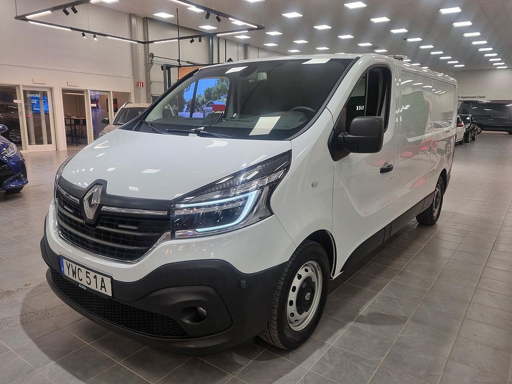 Renault trafic Skåpbil 145 AUT L2H1 2900 mil Moms