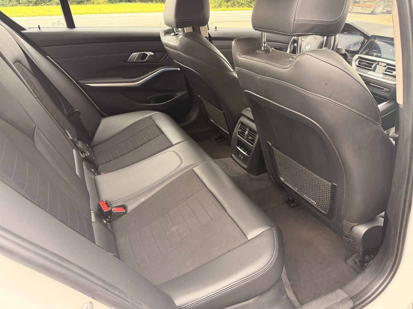 BMW 330 2021, bild 7/10