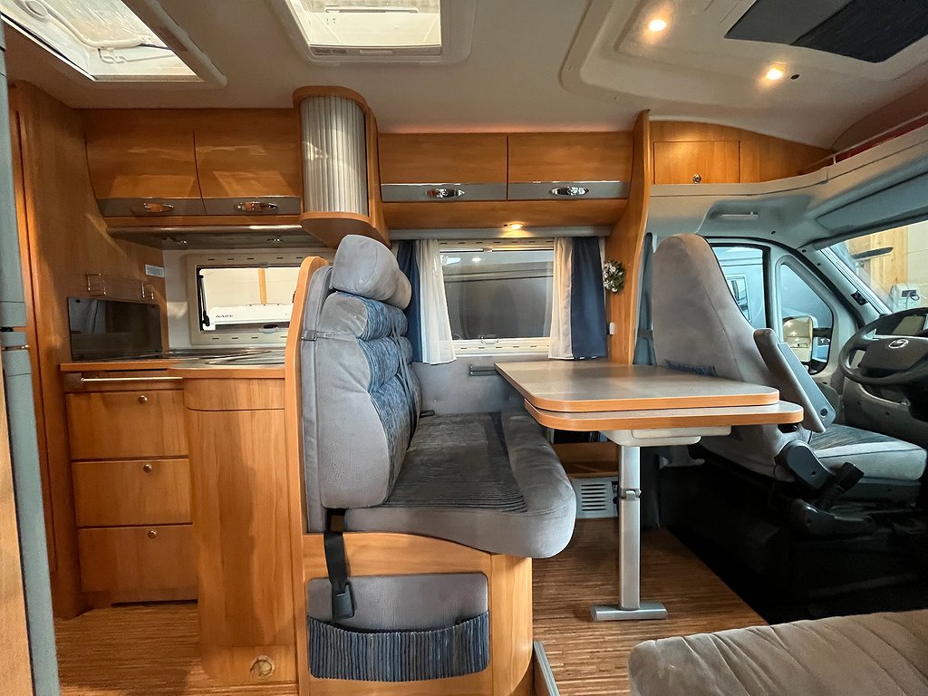 Adria Coral 670 SL /B-körkort/Solcell/Långbädd/Garage - Adria