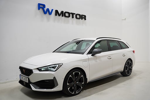 Cupra Leon e-Hybrid 245hk Cockpit B-kamera Drag Carplay Rattvärme