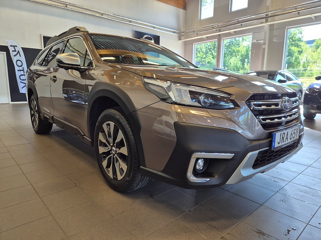 Subaru Outback 2.5 4WD XFuel CVT Aut / Touring Brunt nappaläder / Drag