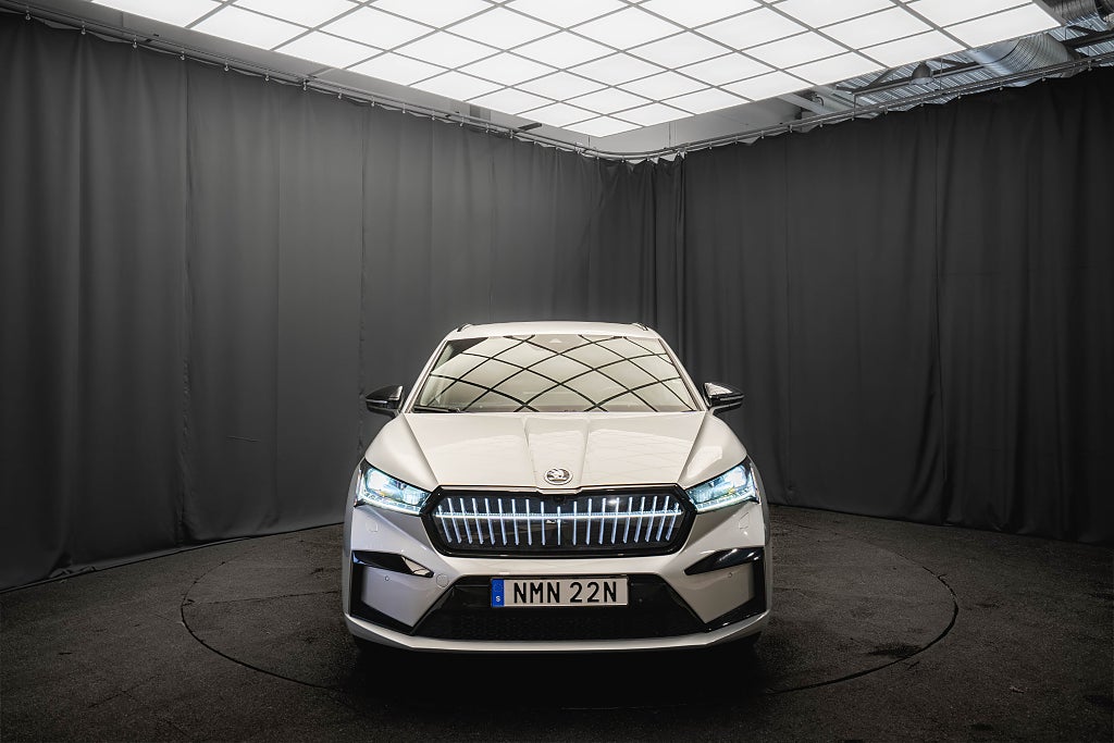 Skoda Enyaq iV 80 iV80 SPORTLINE DRAG CRYSTAL 360 El-STOL 1 ÄGARE MOMS