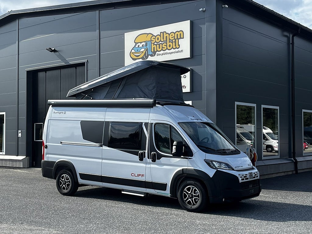 Sunlight Cliff 602 RT Adv 5 bäddar, under 6 m, automat