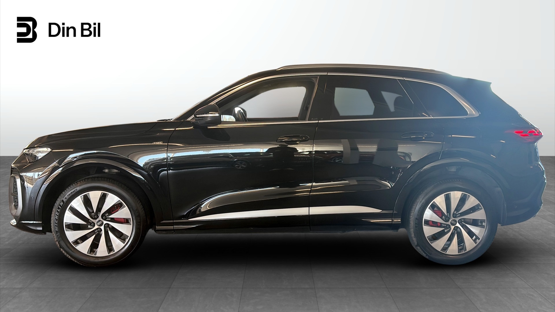 Audi Q5 Laddhybrid 367 HK S-line 2025, photo 3/10