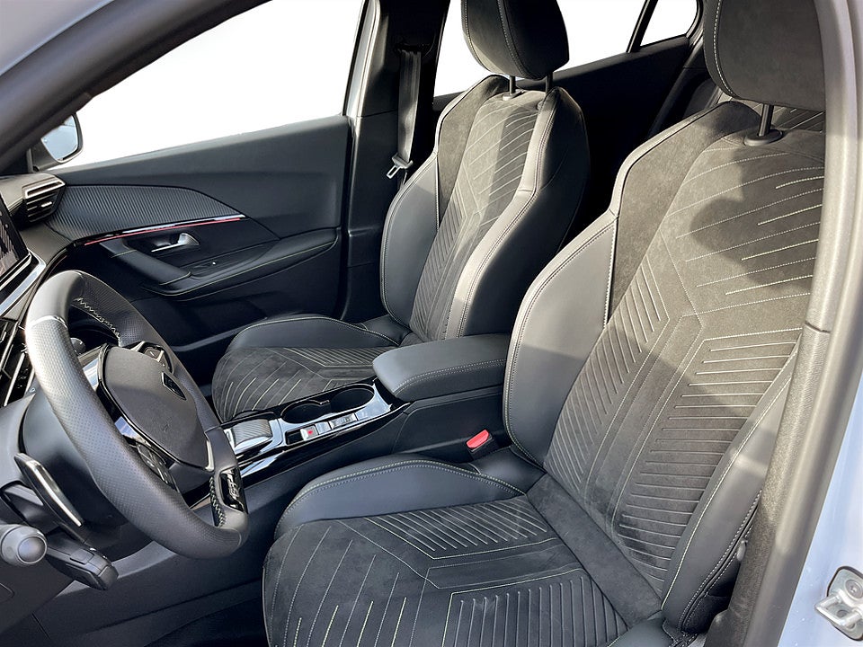Bild på Peugeot 2008 GT 1.2 PT 130hk Aut B-KAMERA CARPLAY