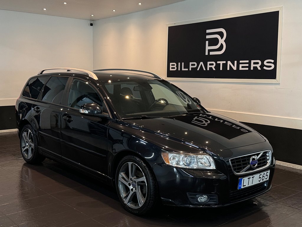 Volvo V50 D2 Momentum-2ägare-115hk-0%Ränta-Nyservad-Euro 5