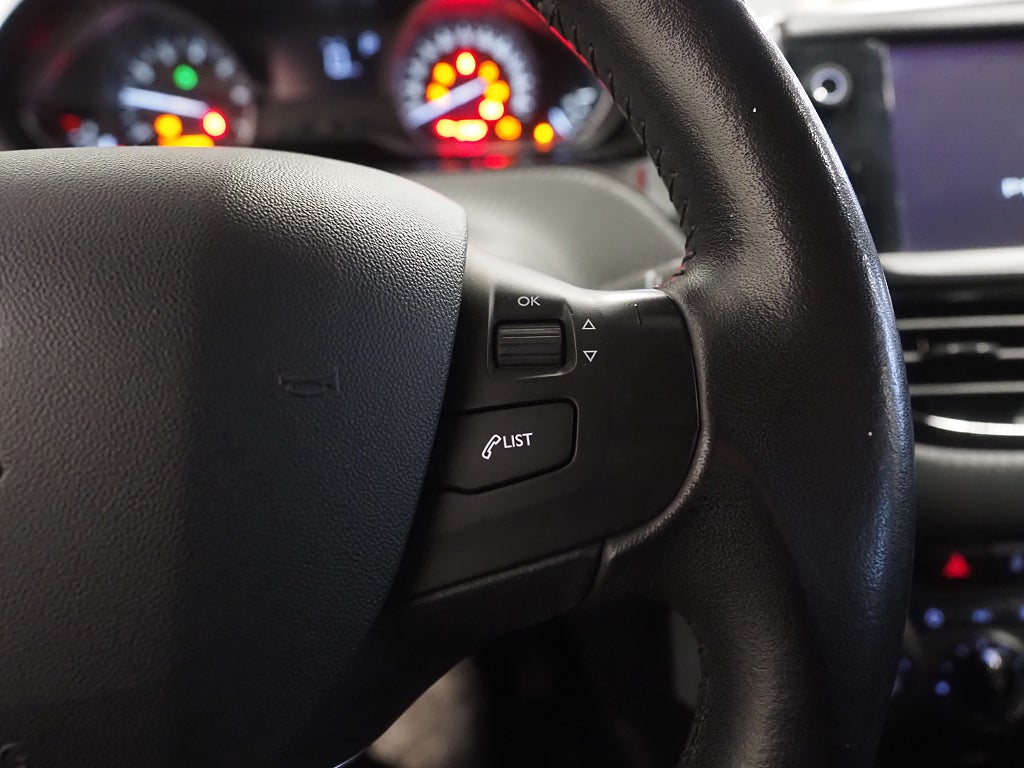 Peugeot 2008 1.2 PureTech 110hk EAT Automat 2016