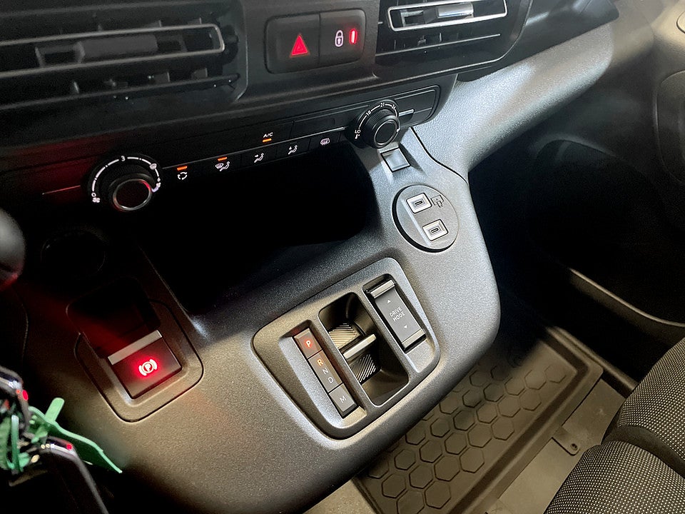 Bild på Peugeot Partner 130hk Aut L2 - EDITION! SERVICE & VINTERHJUL INGÅR!
