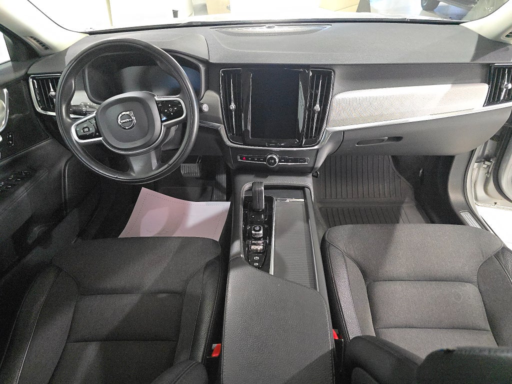 Volvo V90 Cross Country B4 AWD Momentum | V-hjul Drag Värmare VOC