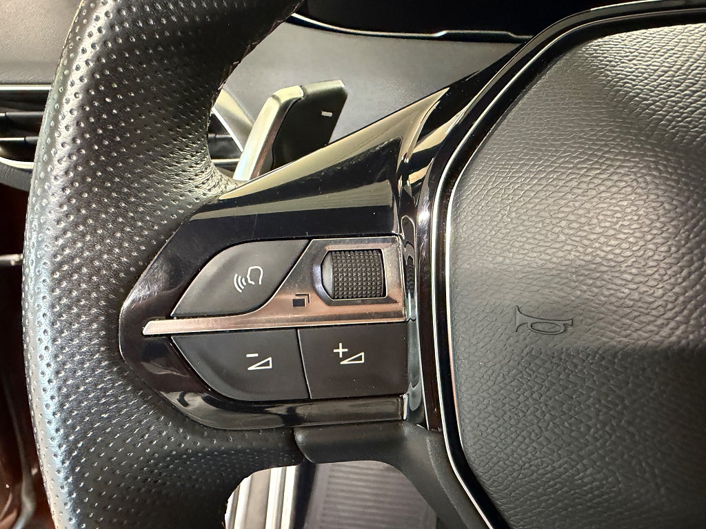 Peugeot 5008 1.2 PureTech 130 EAT 7 Sits SoV Hjul thumbnail