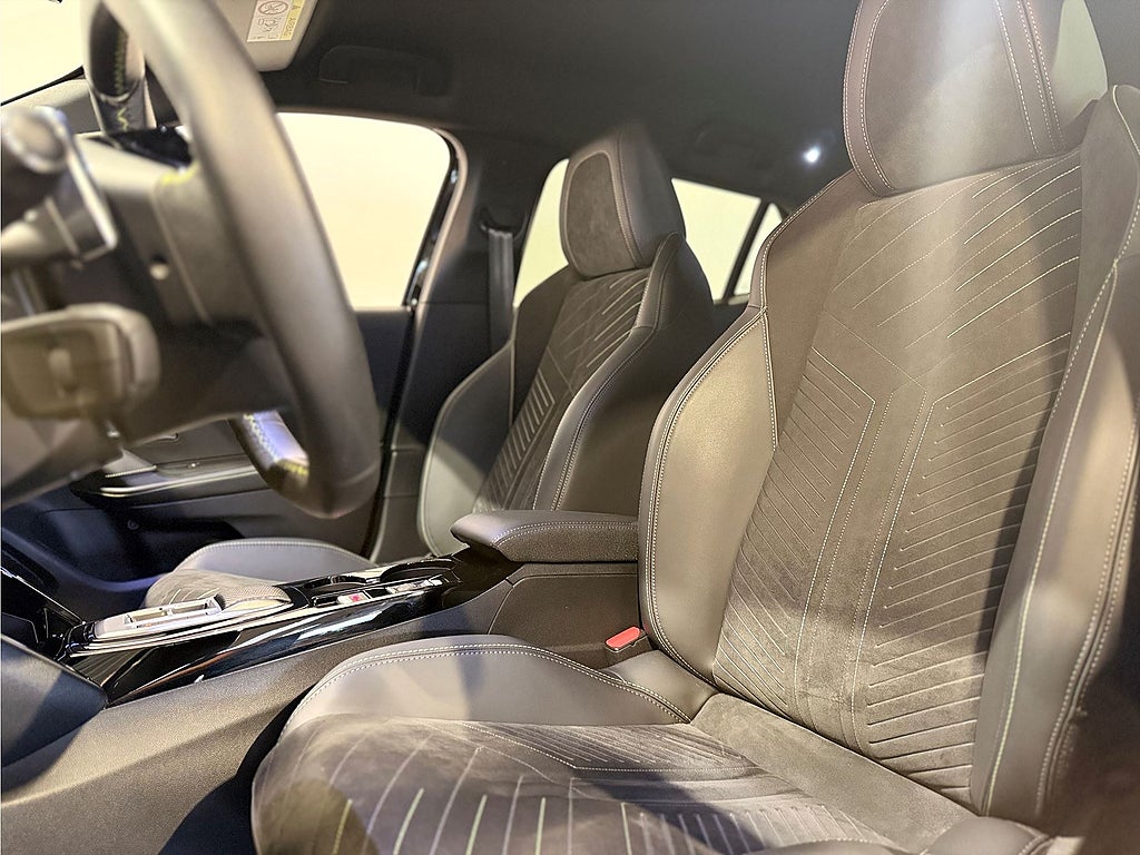 Bild på Peugeot 2008 GT 1.2 PT 130hk Aut - B-KAMERA, CARPLAY