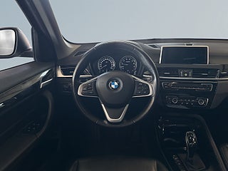 BMW X1 sDrive20i xLine S&V-hjul/Drag/Kamera/Pano/Nav/HuD/HiFi – bild 9