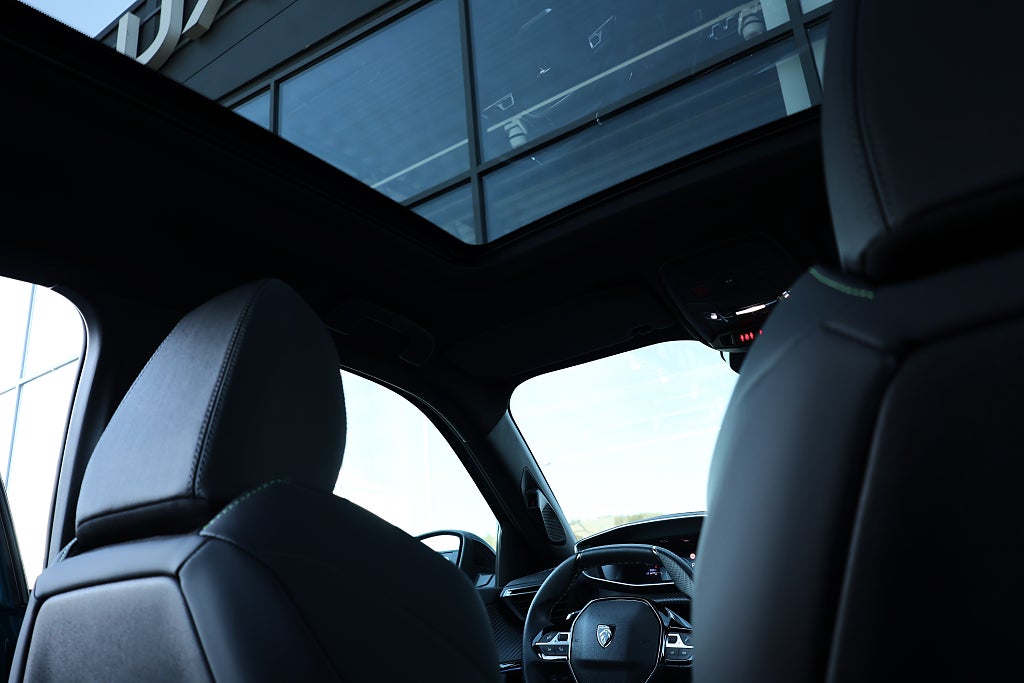 Peugeot 2008 GT Hybrid 145hk Aut Panoramaglastak