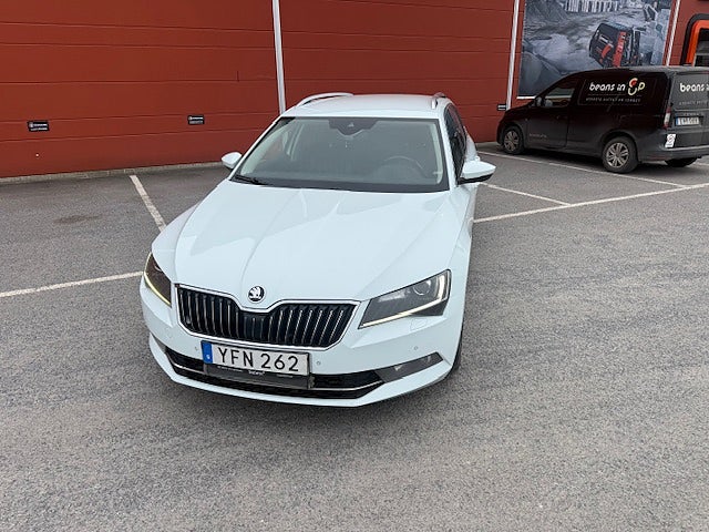 Skoda Superb Kombi 2.0 TDI SCR L&K /Nybesiktad/Nyservad